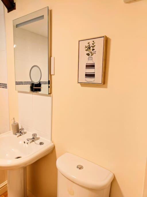 Cosy Central Modern Apartment Nantwich Extérieur photo